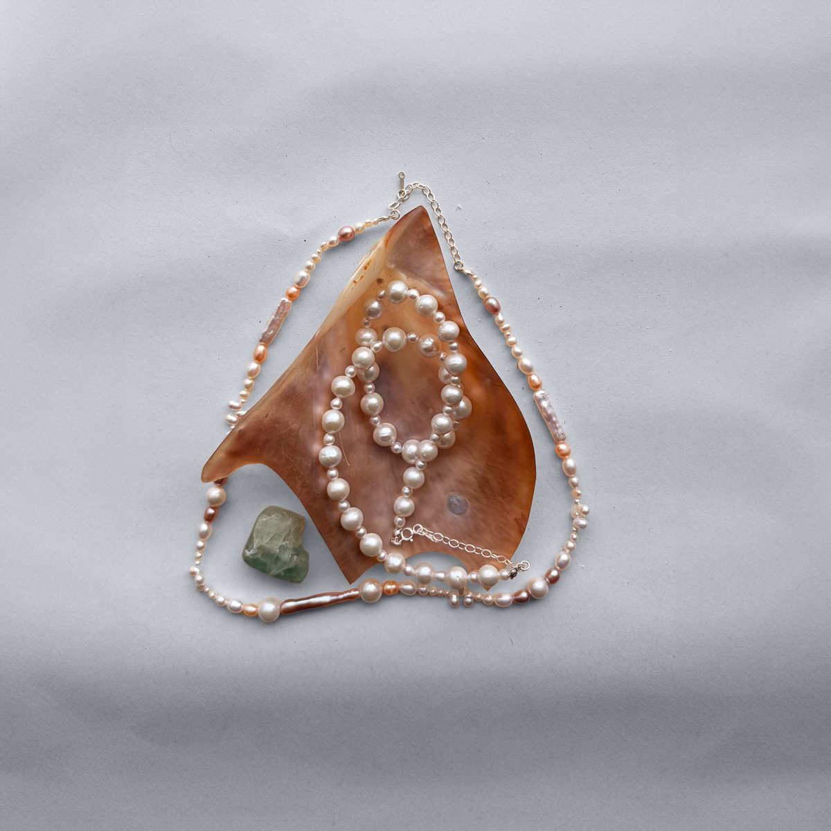 The Pearl Cluster (Multicolour, 16-18") By Ostreidae
