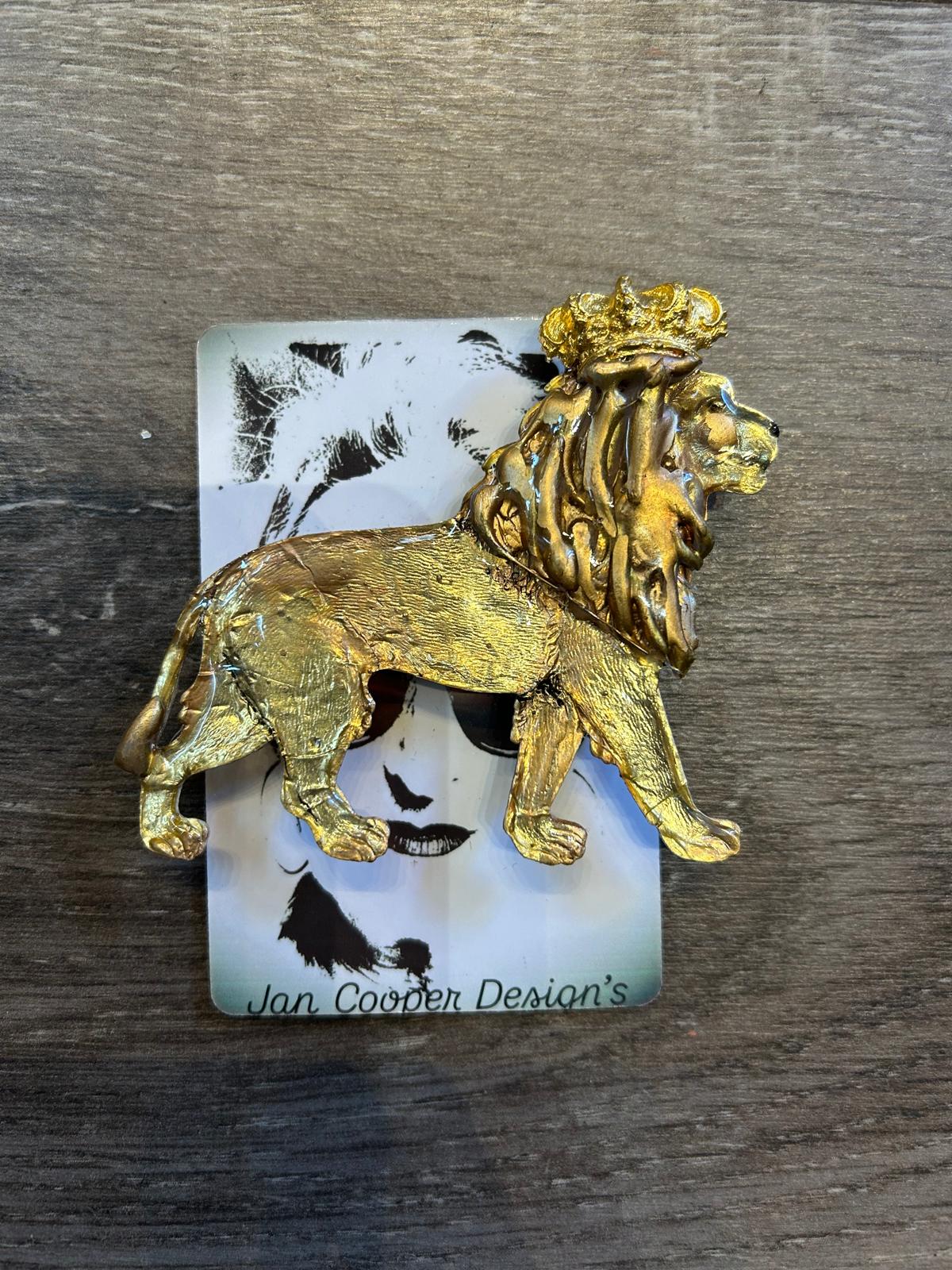 Lion brooch by Jan Cooper