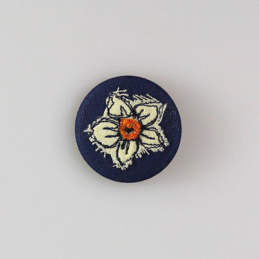 Daffodil pretty badge - by Poppy Treffry