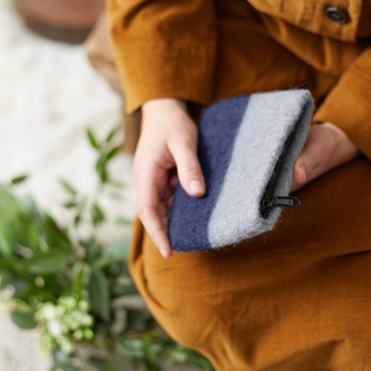 AURA QUE - LILA Two Tone Felt Purse