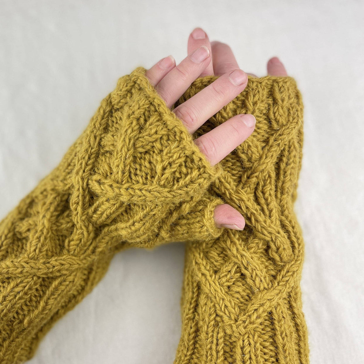 AURA QUE - RAJA Cable Knit Wool Lined Wristwarmer Gloves