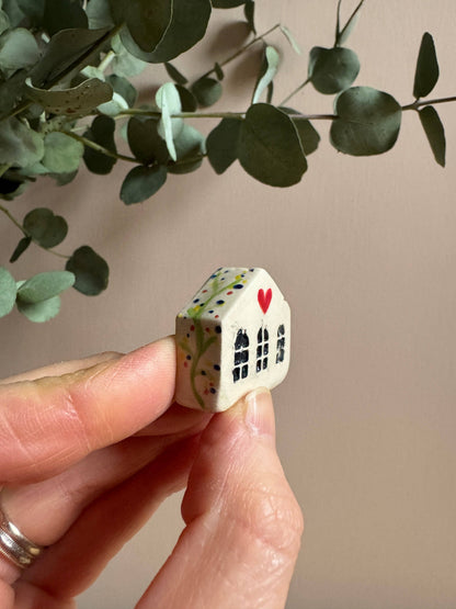 Little Shop of Pots - Mini houses: “It takes a village”