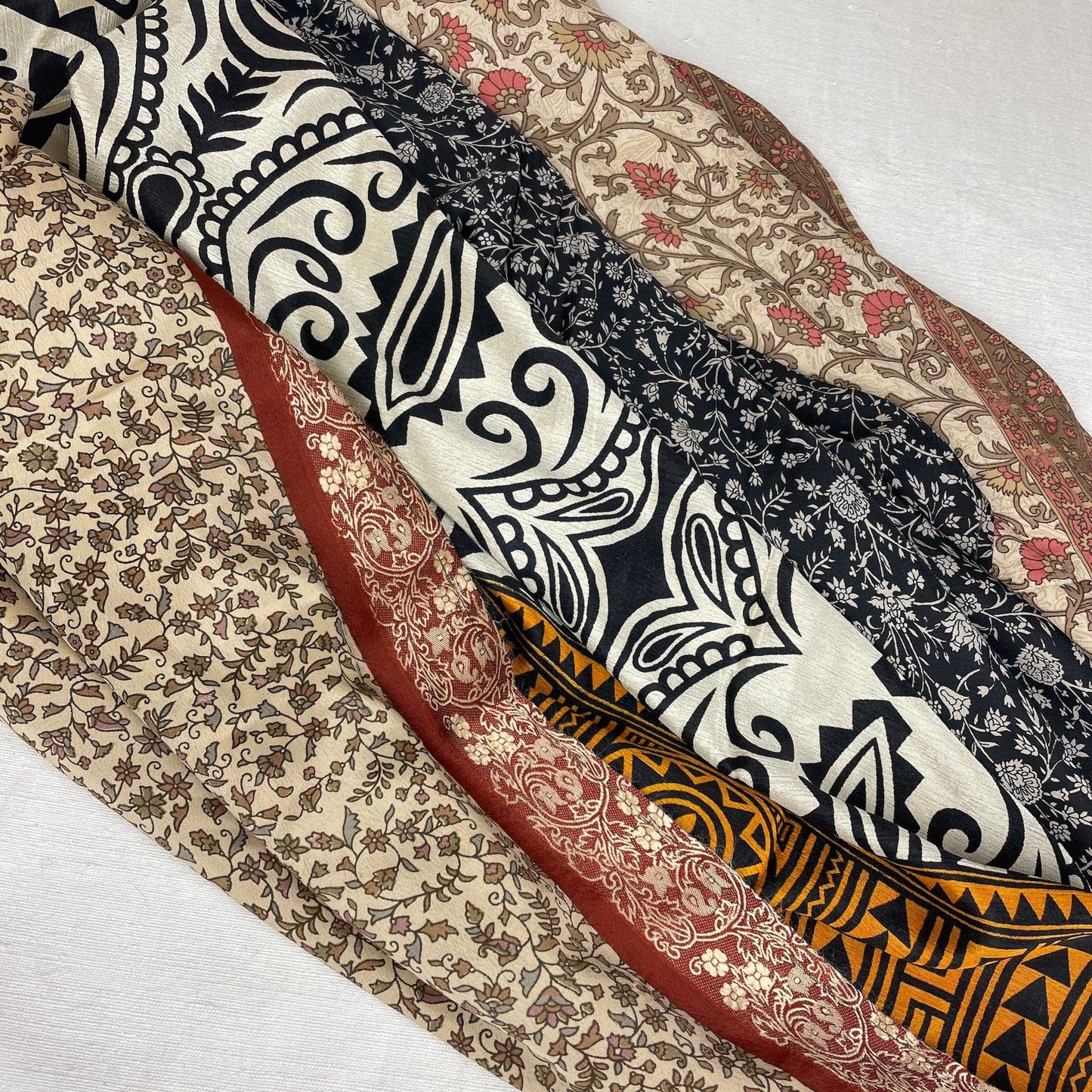 AURA QUE - MOHINI Recycled Sari Fabric Scarf Square 55cm