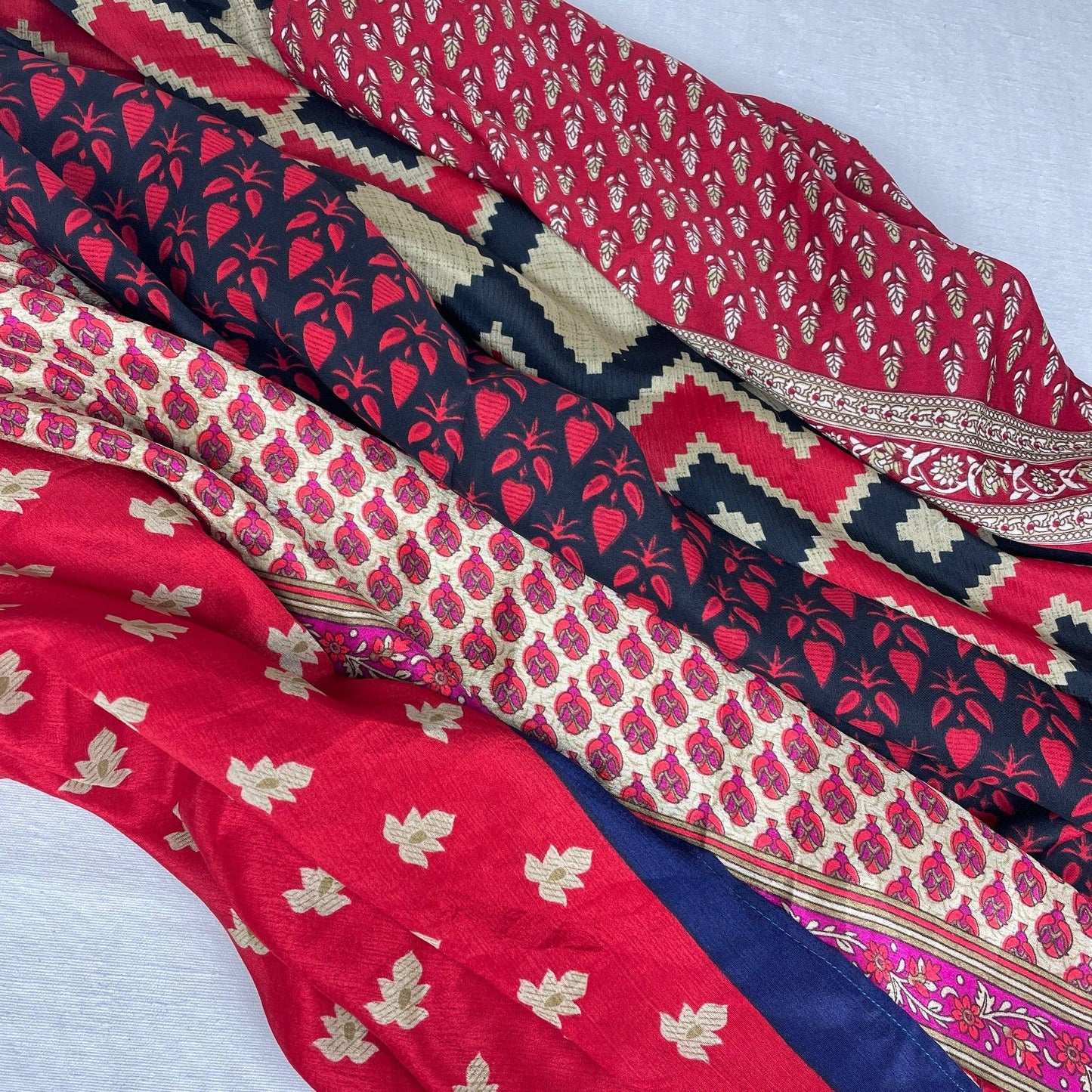 AURA QUE - MOHINI Recycled Sari Fabric Scarf Square 55cm