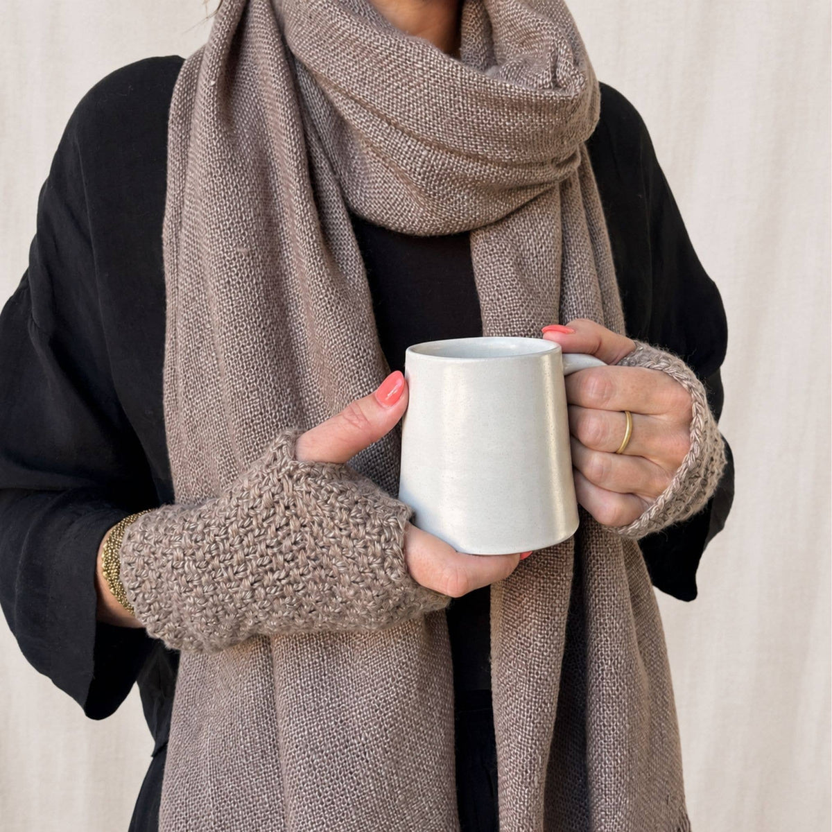 AURA QUE - VARGA Unisex Banana Yarn Wristwarmers