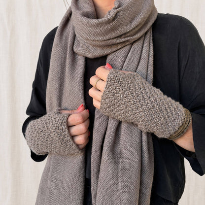 AURA QUE - VARGA Unisex Banana Yarn Wristwarmers