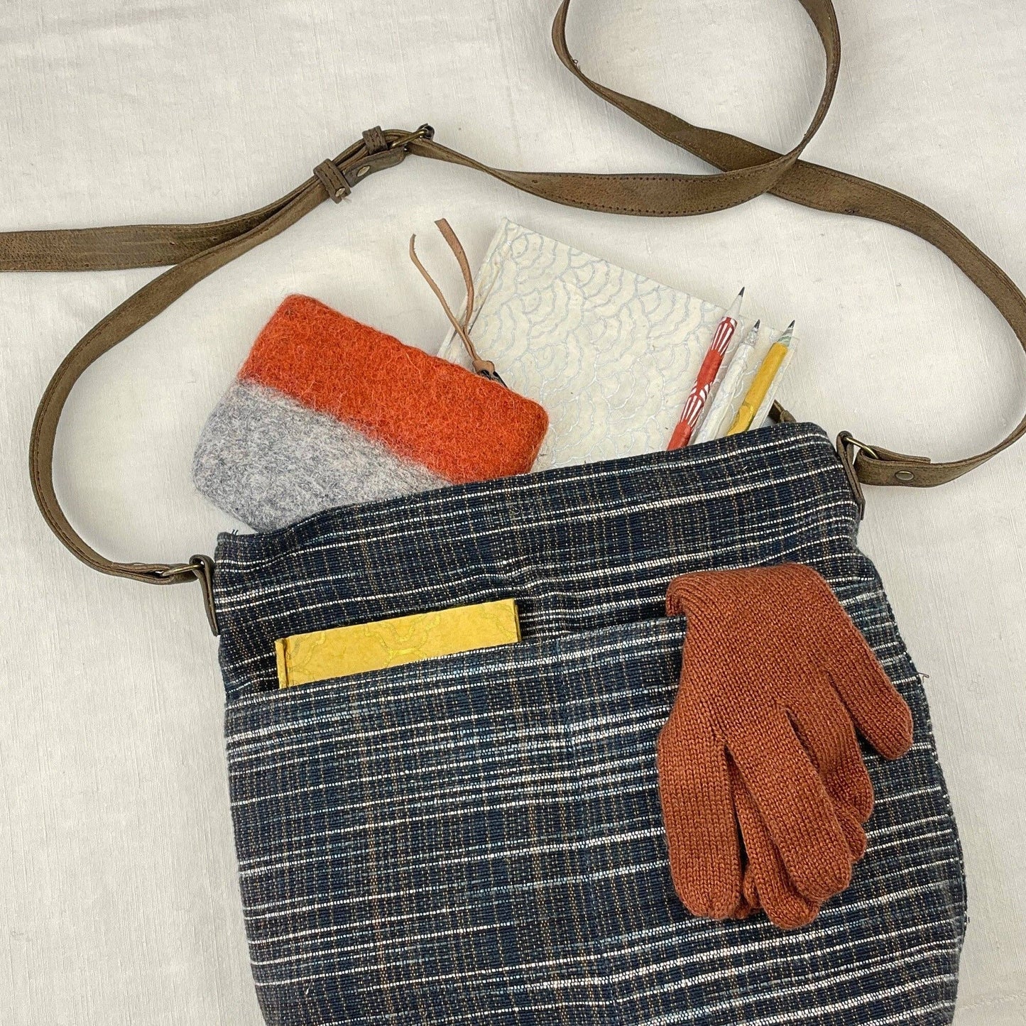 AURA QUE - LILA Two Tone Felt Purse