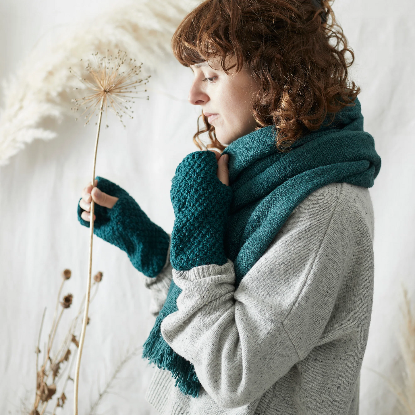 AURA QUE Vegan Banana Wristwarmer Fingerless Gloves