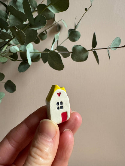 Little Shop of Pots - Mini houses: “It takes a village”