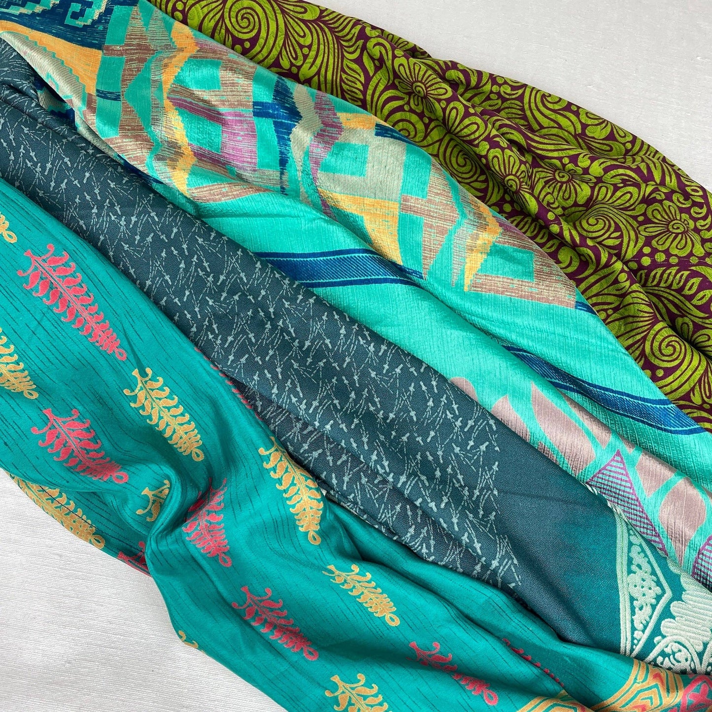AURA QUE - MOHINI Recycled Sari Fabric Scarf Square 55cm