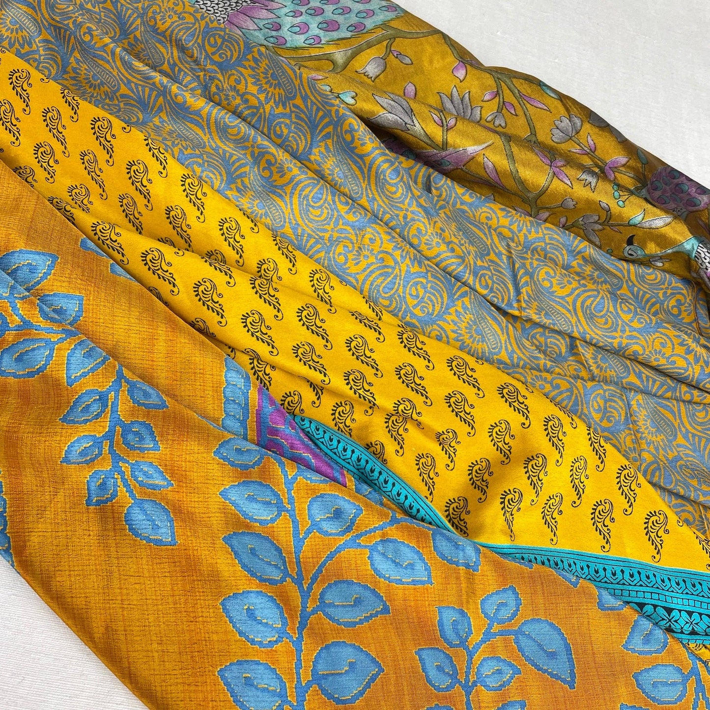 AURA QUE - MOHINI Recycled Sari Fabric Scarf Square 55cm