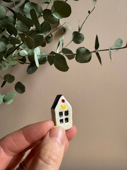 Little Shop of Pots - Mini houses: “It takes a village”