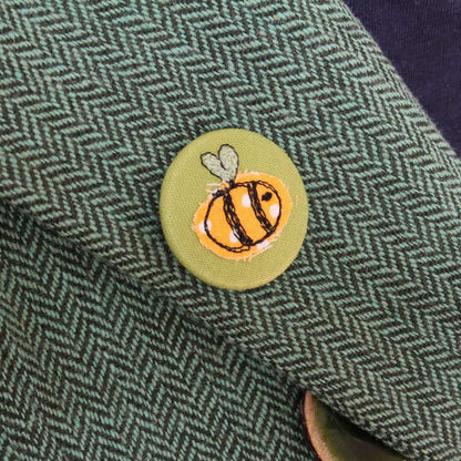 Poppy Treffry - Bee - pretty brooch