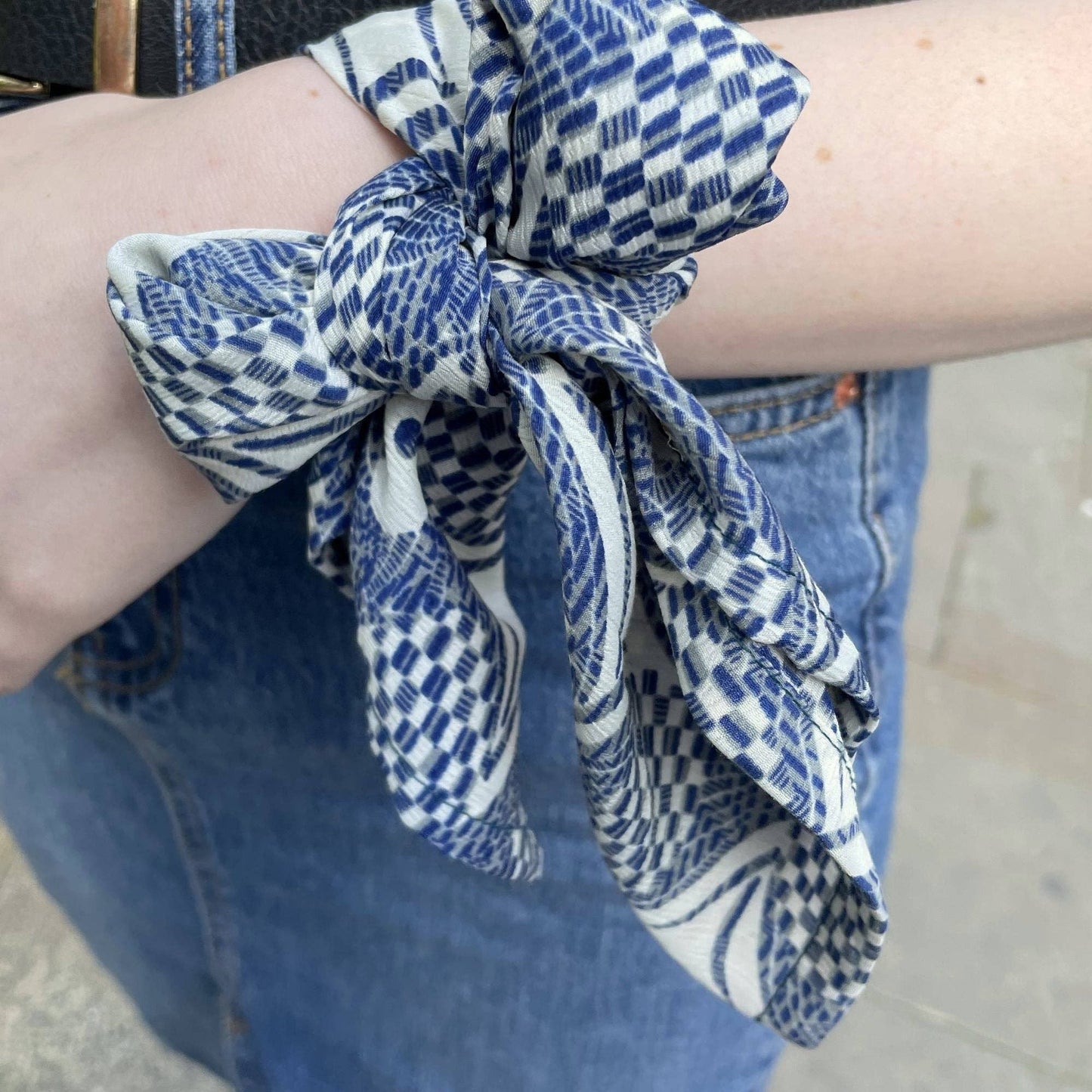 AURA QUE - MOHINI Recycled Sari Fabric Scarf Square 55cm