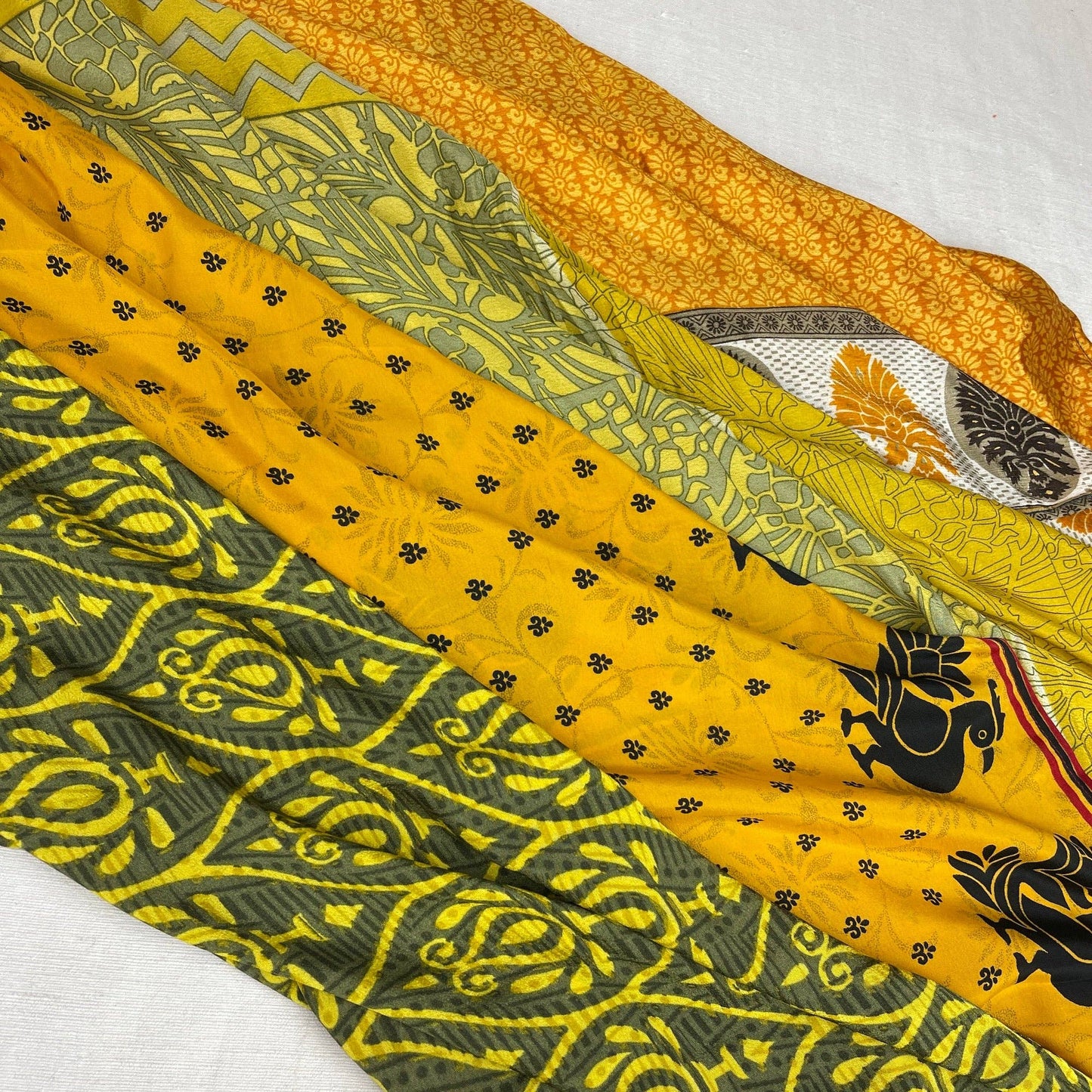 AURA QUE - MOHINI Recycled Sari Fabric Scarf Square 55cm