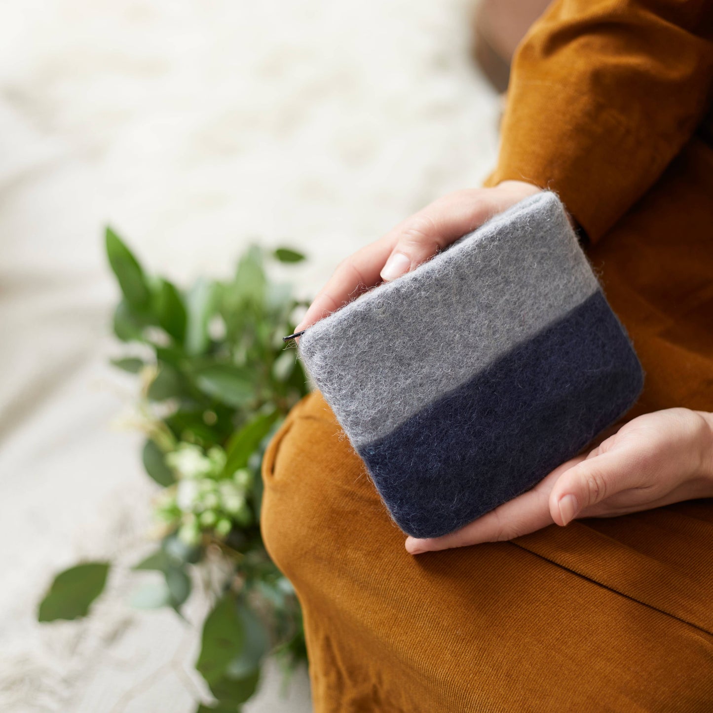 AURA QUE - LILA Two Tone Felt Purse