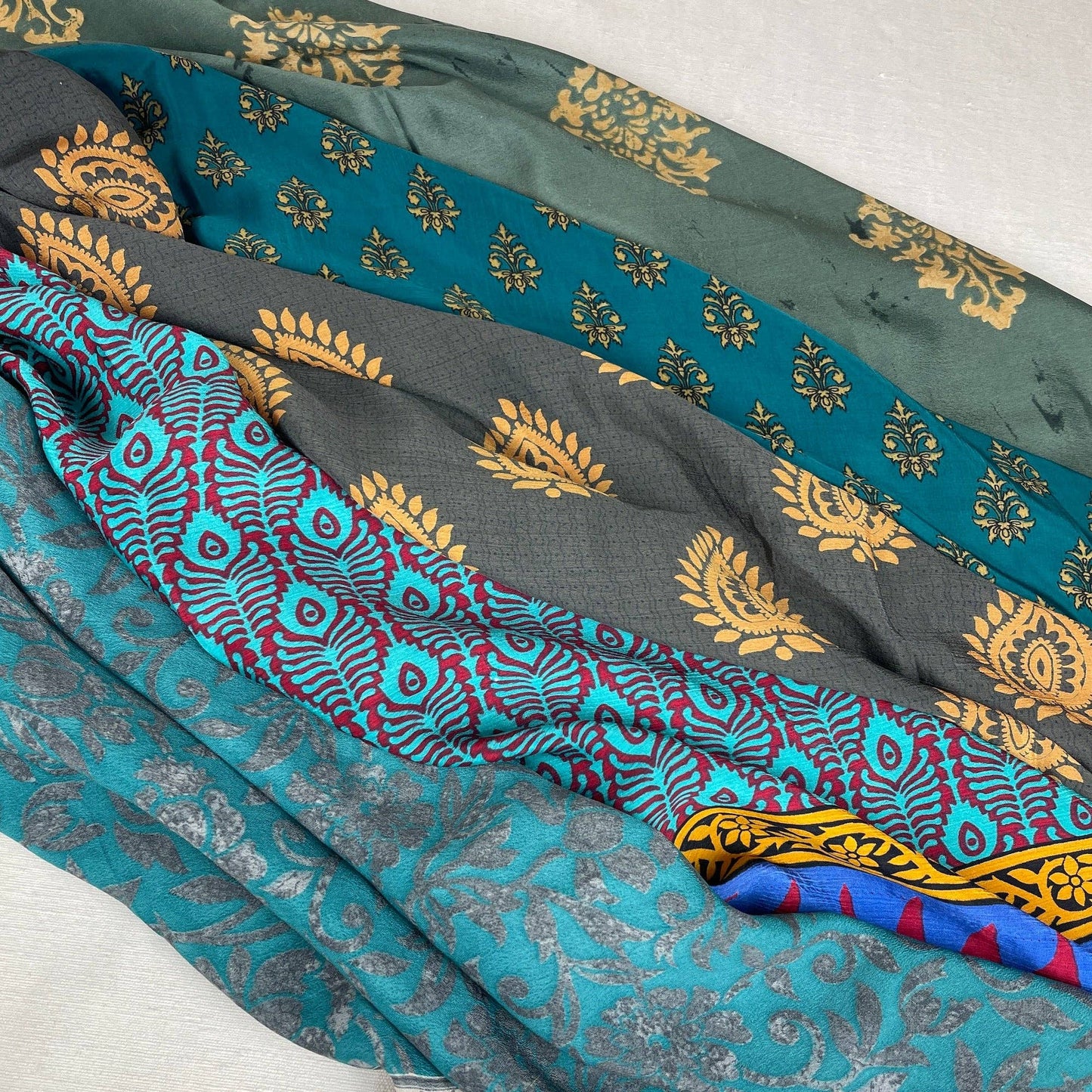 AURA QUE - MOHINI Recycled Sari Fabric Scarf Square 55cm